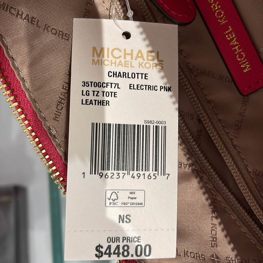 MICHAEL KORS
Charlotte Large Saffiano Leather Top-Zip Tote Bag
Electric Pink
NWT - Picture 12 of 16